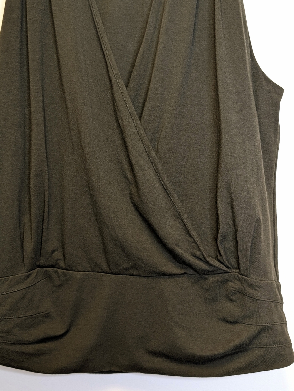 Kenneth Cole Reaction Olive draped Front Sleeveless Top Jersey Surplice Blouse - Picture 4 of 12